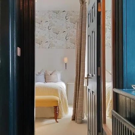 Barrow House 4*