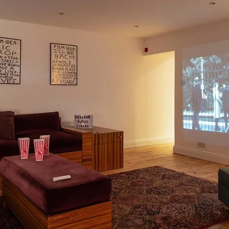 Barrow House 4*