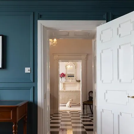 Barrow House 4* トラリー