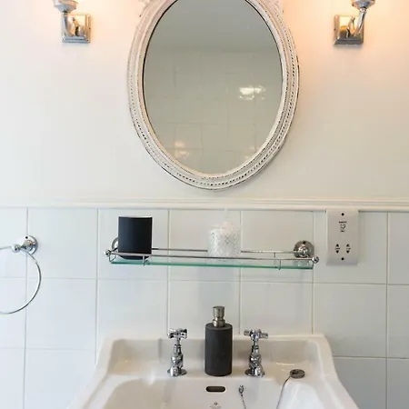 ゲストハウス Barrow House