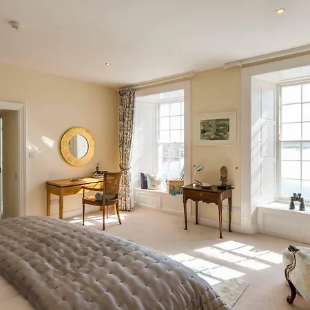 Barrow House بيت ضيافة ترالي