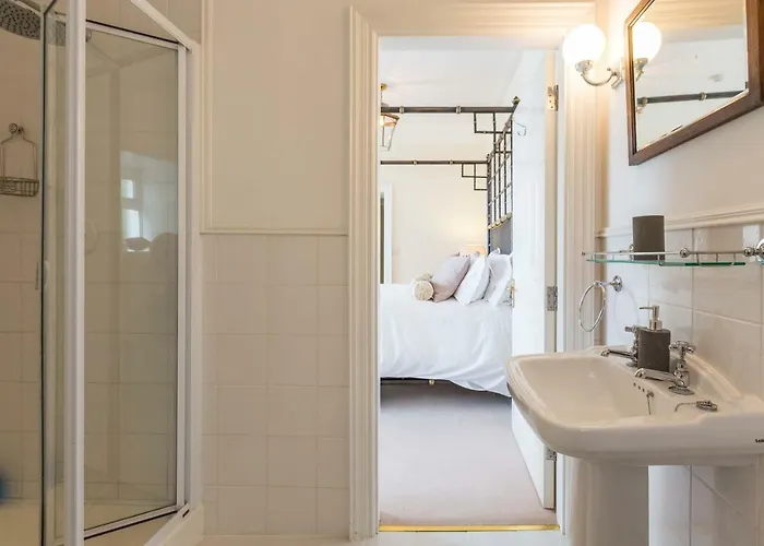 Barrow House 4* 特拉利